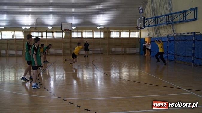 Zdjęcie w galerii na portalu naszraciborz.pl: Półfinały młodych szczypiornistów w Pietrowicach wiadomości z regionu