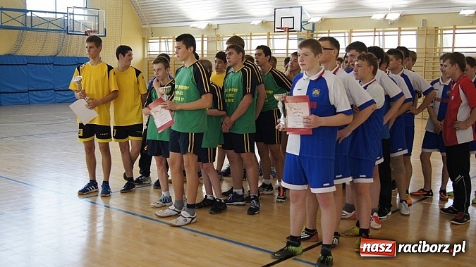 Zdjęcie w galerii na portalu naszraciborz.pl: Półfinały młodych szczypiornistów w Pietrowicach wiadomości z regionu