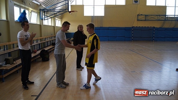 Zdjęcie w galerii na portalu naszraciborz.pl: Półfinały młodych szczypiornistów w Pietrowicach wiadomości z regionu