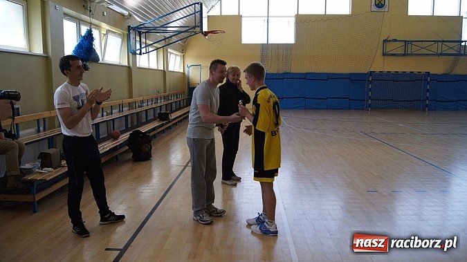 Zdjęcie w galerii na portalu naszraciborz.pl: Półfinały młodych szczypiornistów w Pietrowicach wiadomości z regionu