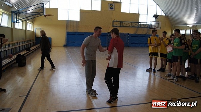 Zdjęcie w galerii na portalu naszraciborz.pl: Półfinały młodych szczypiornistów w Pietrowicach wiadomości z regionu