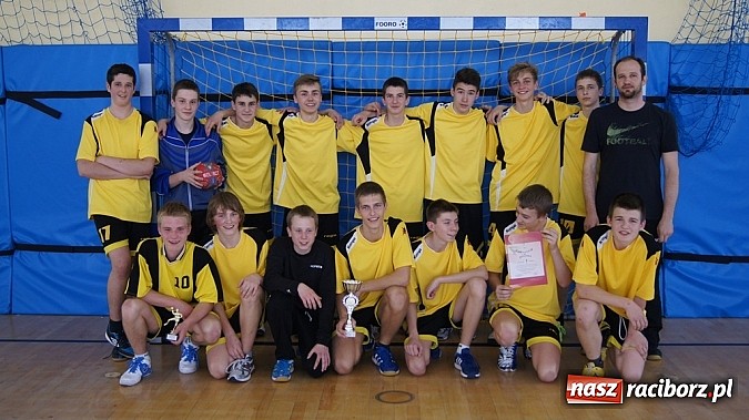 Zdjęcie w galerii na portalu naszraciborz.pl: Półfinały młodych szczypiornistów w Pietrowicach wiadomości z regionu