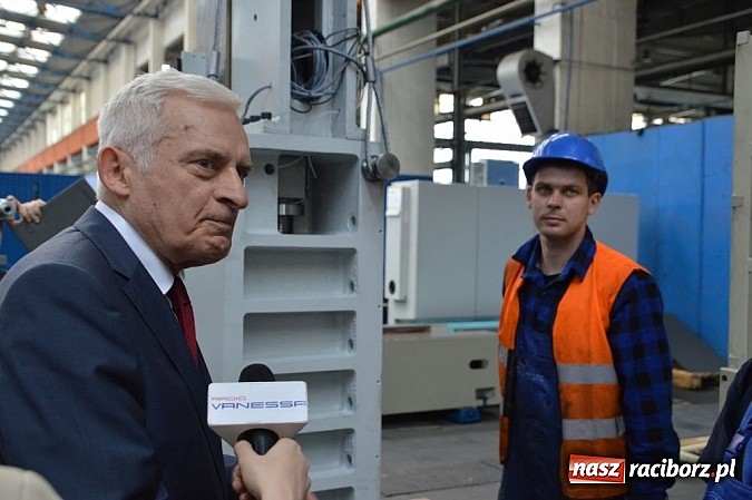 Zdjęcie w galerii na portalu naszraciborz.pl: Rafamet buduje drugą halę. Buzek składa wizytę wiadomości z regionu