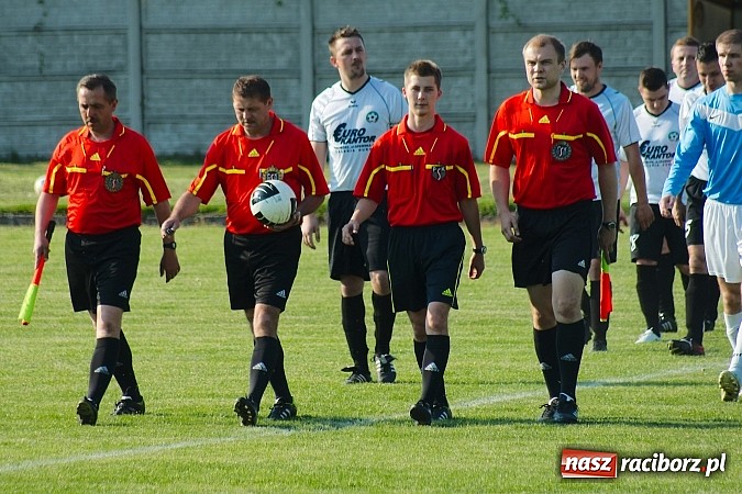 Zdjęcie w galerii na portalu naszraciborz.pl: Tworków bezlitosny dla Pawłowa. 1000. meczów Stanisława Wieczorka wiadomości z regionu