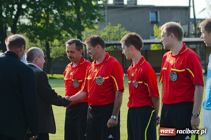 Zdjęcie w galerii na portalu naszraciborz.pl: Tworków bezlitosny dla Pawłowa. 1000. meczów Stanisława Wieczorka wiadomości z regionu