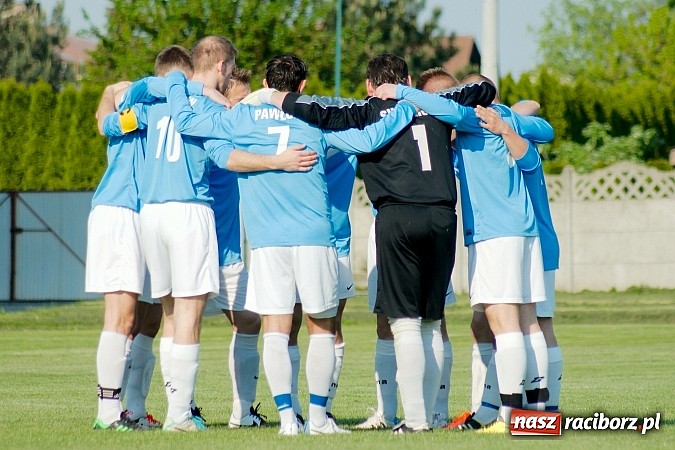 Zdjęcie w galerii na portalu naszraciborz.pl: Tworków bezlitosny dla Pawłowa. 1000. meczów Stanisława Wieczorka wiadomości z regionu