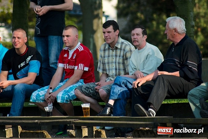 Zdjęcie w galerii na portalu naszraciborz.pl: Tworków bezlitosny dla Pawłowa. 1000. meczów Stanisława Wieczorka wiadomości z regionu