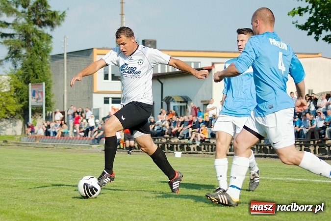 Zdjęcie w galerii na portalu naszraciborz.pl: Tworków bezlitosny dla Pawłowa. 1000. meczów Stanisława Wieczorka wiadomości z regionu