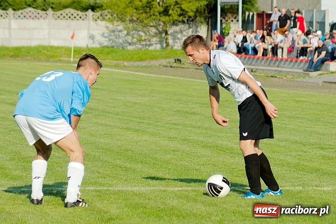 Zdjęcie w galerii na portalu naszraciborz.pl: Tworków bezlitosny dla Pawłowa. 1000. meczów Stanisława Wieczorka wiadomości z regionu