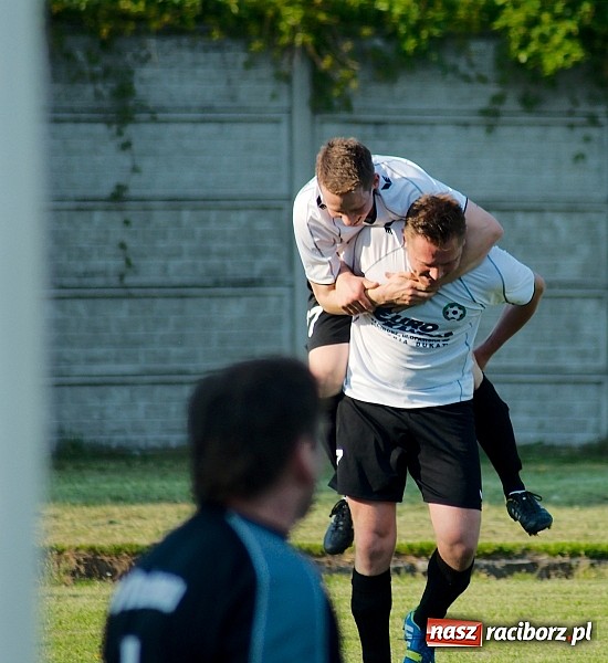 Zdjęcie w galerii na portalu naszraciborz.pl: Tworków bezlitosny dla Pawłowa. 1000. meczów Stanisława Wieczorka wiadomości z regionu
