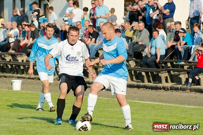 Zdjęcie w galerii na portalu naszraciborz.pl: Tworków bezlitosny dla Pawłowa. 1000. meczów Stanisława Wieczorka wiadomości z regionu