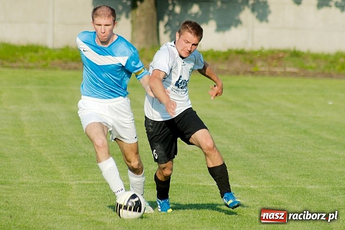 Zdjęcie w galerii na portalu naszraciborz.pl: Tworków bezlitosny dla Pawłowa. 1000. meczów Stanisława Wieczorka wiadomości z regionu