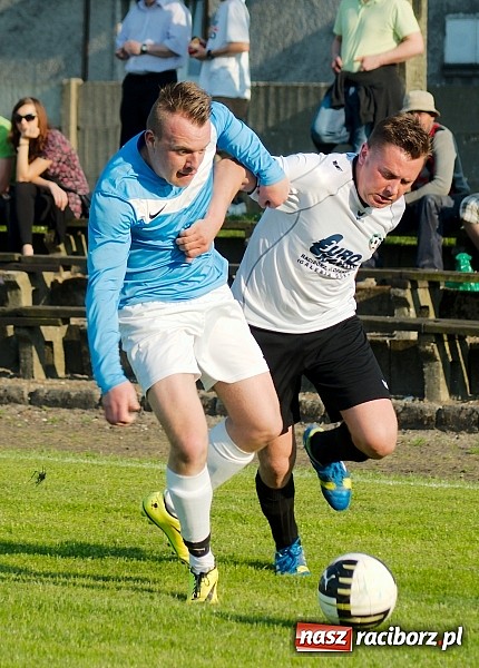 Zdjęcie w galerii na portalu naszraciborz.pl: Tworków bezlitosny dla Pawłowa. 1000. meczów Stanisława Wieczorka wiadomości z regionu