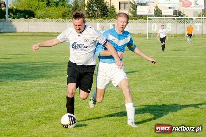 Zdjęcie w galerii na portalu naszraciborz.pl: Tworków bezlitosny dla Pawłowa. 1000. meczów Stanisława Wieczorka wiadomości z regionu