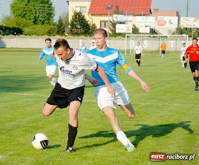 Zdjęcie w galerii na portalu naszraciborz.pl: Tworków bezlitosny dla Pawłowa. 1000. meczów Stanisława Wieczorka wiadomości z regionu