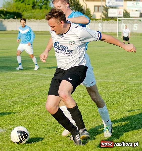 Zdjęcie w galerii na portalu naszraciborz.pl: Tworków bezlitosny dla Pawłowa. 1000. meczów Stanisława Wieczorka wiadomości z regionu