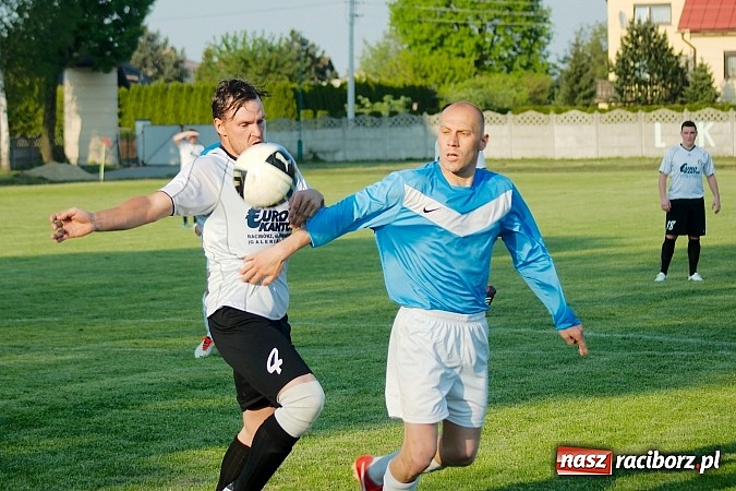 Zdjęcie w galerii na portalu naszraciborz.pl: Tworków bezlitosny dla Pawłowa. 1000. meczów Stanisława Wieczorka wiadomości z regionu