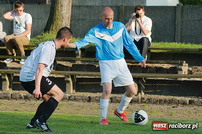 Zdjęcie w galerii na portalu naszraciborz.pl: Tworków bezlitosny dla Pawłowa. 1000. meczów Stanisława Wieczorka wiadomości z regionu