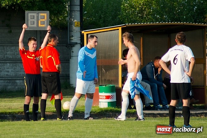 Zdjęcie w galerii na portalu naszraciborz.pl: Tworków bezlitosny dla Pawłowa. 1000. meczów Stanisława Wieczorka wiadomości z regionu