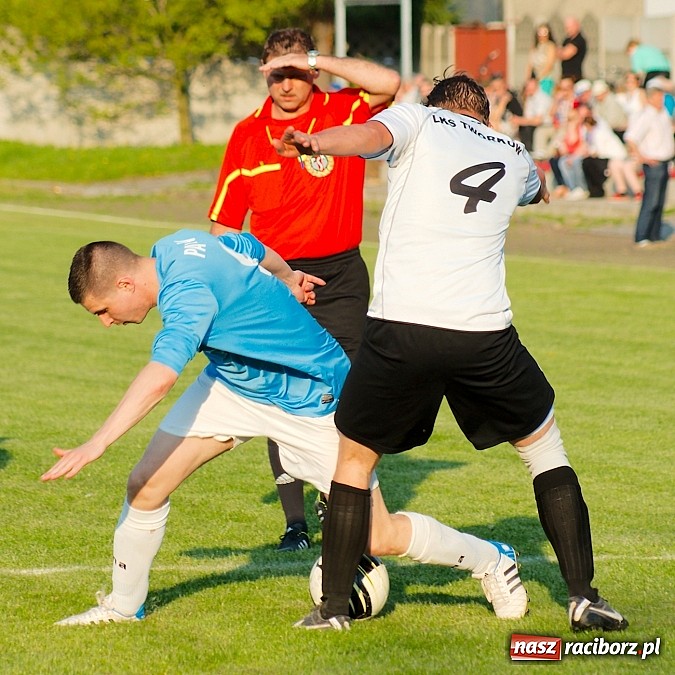 Zdjęcie w galerii na portalu naszraciborz.pl: Tworków bezlitosny dla Pawłowa. 1000. meczów Stanisława Wieczorka wiadomości z regionu