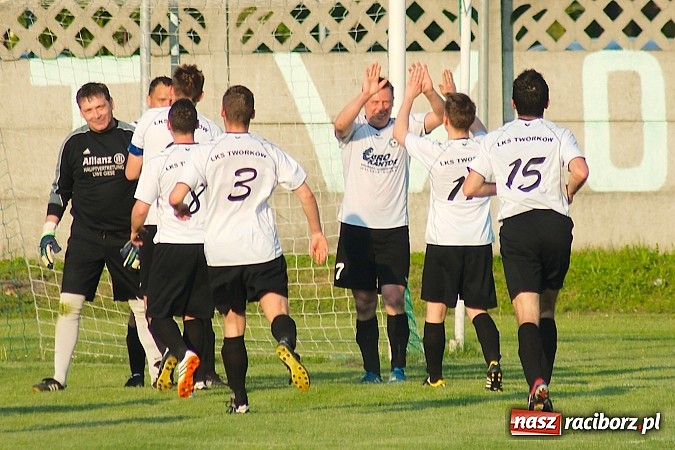 Zdjęcie w galerii na portalu naszraciborz.pl: Tworków bezlitosny dla Pawłowa. 1000. meczów Stanisława Wieczorka wiadomości z regionu