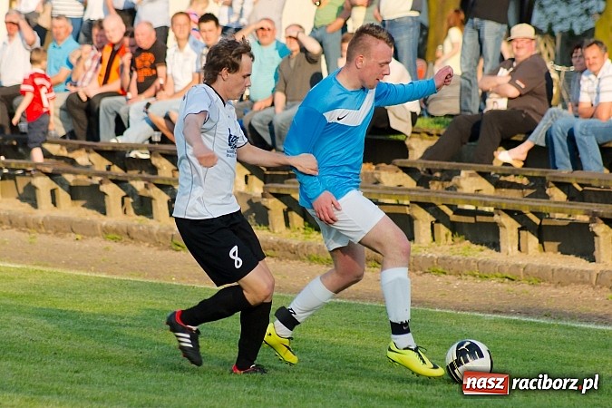 Zdjęcie w galerii na portalu naszraciborz.pl: Tworków bezlitosny dla Pawłowa. 1000. meczów Stanisława Wieczorka wiadomości z regionu
