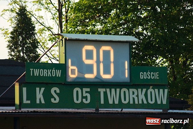 Zdjęcie w galerii na portalu naszraciborz.pl: Tworków bezlitosny dla Pawłowa. 1000. meczów Stanisława Wieczorka wiadomości z regionu