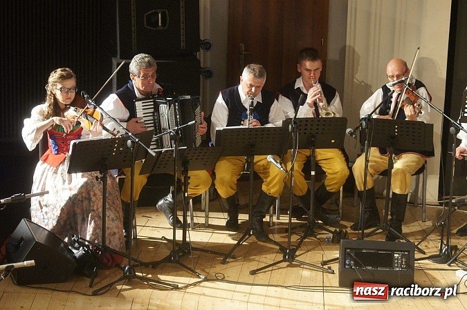 Zdjęcie w galerii na portalu naszraciborz.pl: Strzecha i przyjaciele, czyli feta na 60. urodziny wiadomości z regionu