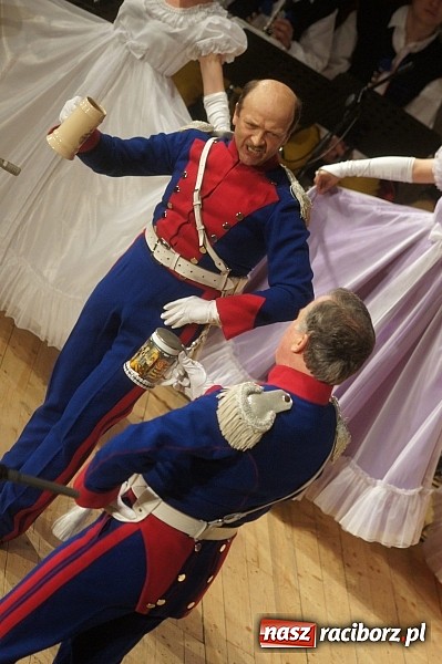 Zdjęcie w galerii na portalu naszraciborz.pl: Strzecha i przyjaciele, czyli feta na 60. urodziny wiadomości z regionu