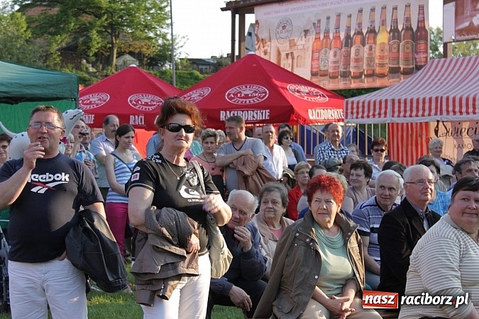 Zdjęcie w galerii na portalu naszraciborz.pl: Mona Lisa, Szołtysek i Universe rozgrzali publiczność na majówce w Nędzy!  wiadomości z regionu