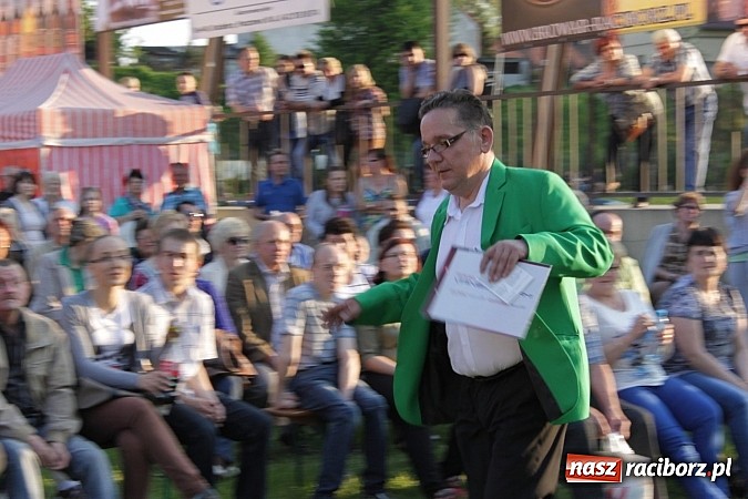 Zdjęcie w galerii na portalu naszraciborz.pl: Mona Lisa, Szołtysek i Universe rozgrzali publiczność na majówce w Nędzy!  wiadomości z regionu