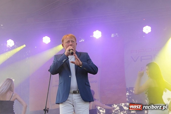 Zdjęcie w galerii na portalu naszraciborz.pl: Mona Lisa, Szołtysek i Universe rozgrzali publiczność na majówce w Nędzy!  wiadomości z regionu