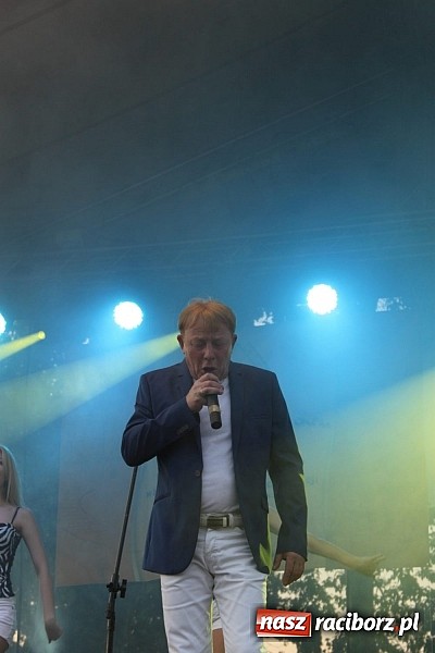 Zdjęcie w galerii na portalu naszraciborz.pl: Mona Lisa, Szołtysek i Universe rozgrzali publiczność na majówce w Nędzy!  wiadomości z regionu