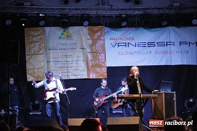 Zdjęcie w galerii na portalu naszraciborz.pl: Mona Lisa, Szołtysek i Universe rozgrzali publiczność na majówce w Nędzy!  wiadomości z regionu