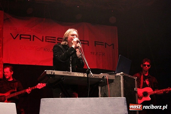 Zdjęcie w galerii na portalu naszraciborz.pl: Mona Lisa, Szołtysek i Universe rozgrzali publiczność na majówce w Nędzy!  wiadomości z regionu