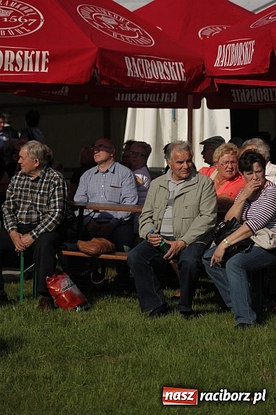 Zdjęcie w galerii na portalu naszraciborz.pl: Mona Lisa, Szołtysek i Universe rozgrzali publiczność na majówce w Nędzy!  wiadomości z regionu