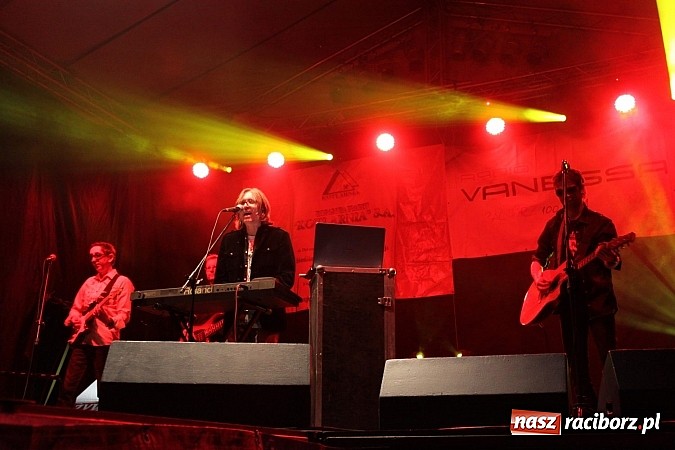 Zdjęcie w galerii na portalu naszraciborz.pl: Mona Lisa, Szołtysek i Universe rozgrzali publiczność na majówce w Nędzy!  wiadomości z regionu