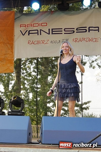 Zdjęcie w galerii na portalu naszraciborz.pl: Mona Lisa, Szołtysek i Universe rozgrzali publiczność na majówce w Nędzy!  wiadomości z regionu