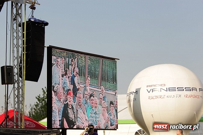 Zdjęcie w galerii na portalu naszraciborz.pl: Mona Lisa, Szołtysek i Universe rozgrzali publiczność na majówce w Nędzy!  wiadomości z regionu