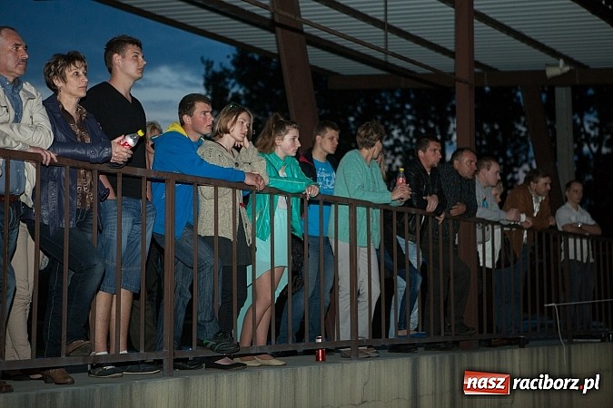 Zdjęcie w galerii na portalu naszraciborz.pl: Mona Lisa, Szołtysek i Universe rozgrzali publiczność na majówce w Nędzy!  wiadomości z regionu