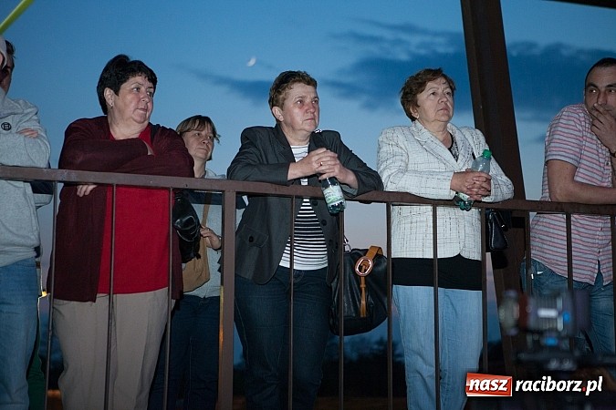 Zdjęcie w galerii na portalu naszraciborz.pl: Mona Lisa, Szołtysek i Universe rozgrzali publiczność na majówce w Nędzy!  wiadomości z regionu
