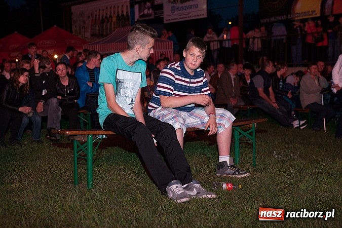 Zdjęcie w galerii na portalu naszraciborz.pl: Mona Lisa, Szołtysek i Universe rozgrzali publiczność na majówce w Nędzy!  wiadomości z regionu