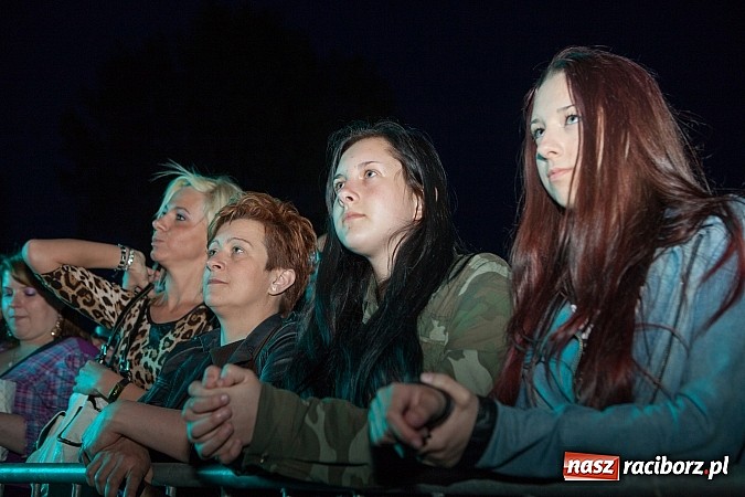 Zdjęcie w galerii na portalu naszraciborz.pl: Mona Lisa, Szołtysek i Universe rozgrzali publiczność na majówce w Nędzy!  wiadomości z regionu