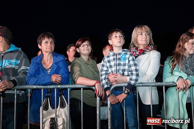 Zdjęcie w galerii na portalu naszraciborz.pl: Mona Lisa, Szołtysek i Universe rozgrzali publiczność na majówce w Nędzy!  wiadomości z regionu