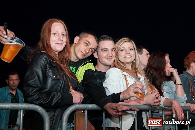 Zdjęcie w galerii na portalu naszraciborz.pl: Mona Lisa, Szołtysek i Universe rozgrzali publiczność na majówce w Nędzy!  wiadomości z regionu