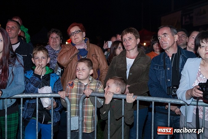 Zdjęcie w galerii na portalu naszraciborz.pl: Mona Lisa, Szołtysek i Universe rozgrzali publiczność na majówce w Nędzy!  wiadomości z regionu