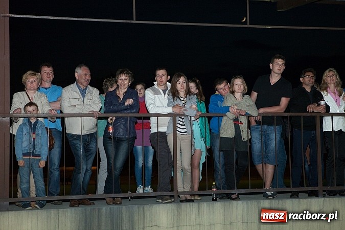 Zdjęcie w galerii na portalu naszraciborz.pl: Mona Lisa, Szołtysek i Universe rozgrzali publiczność na majówce w Nędzy!  wiadomości z regionu