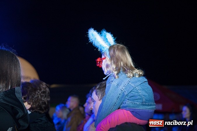 Zdjęcie w galerii na portalu naszraciborz.pl: Mona Lisa, Szołtysek i Universe rozgrzali publiczność na majówce w Nędzy!  wiadomości z regionu