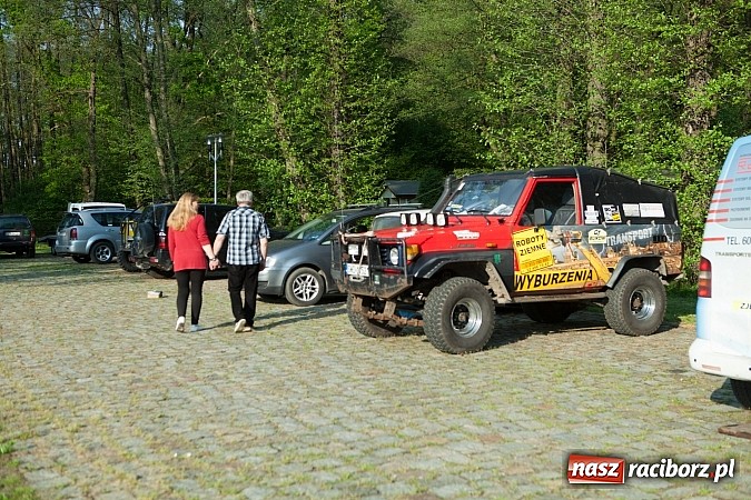 Zdjęcie w galerii na portalu naszraciborz.pl: Fani jazdy terenowej zjechali do Szymocic  wiadomości z regionu