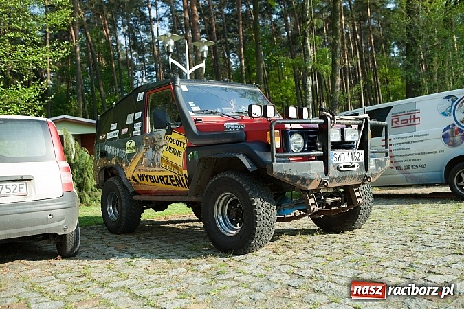 Zdjęcie w galerii na portalu naszraciborz.pl: Fani jazdy terenowej zjechali do Szymocic  wiadomości z regionu